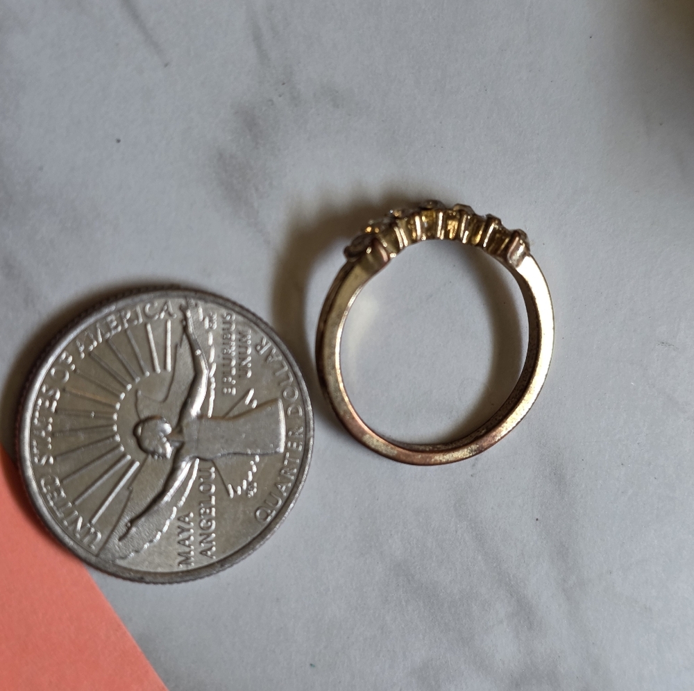 5 Gold Fun Costume Rings - Picture 12 of 14